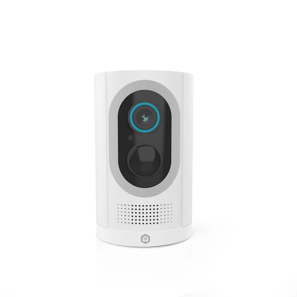 IP kamera Nedis SmartLife WIFICBO33WT vyhotovená v bílém designu, který se dobře hodí k moderním budovám