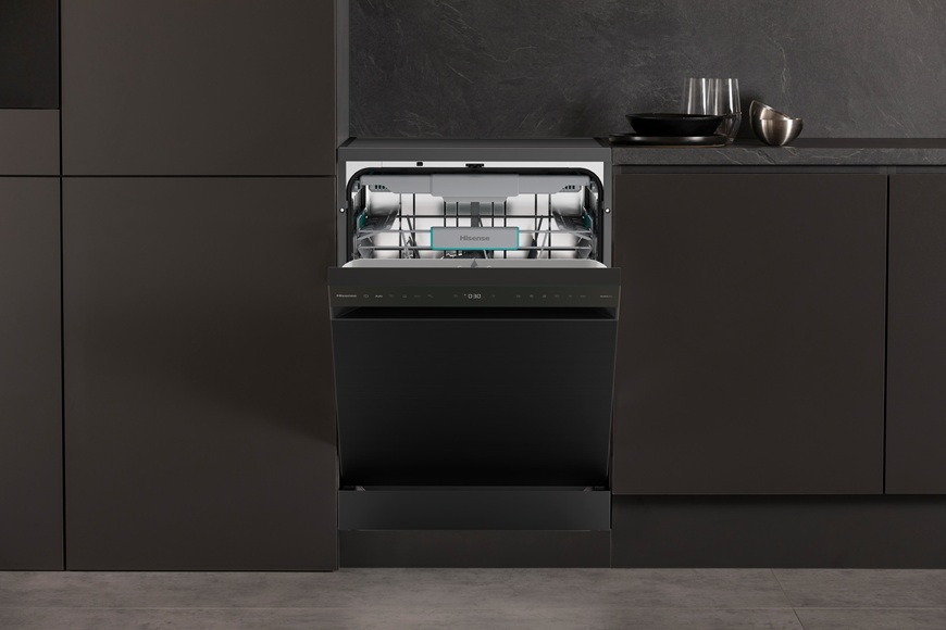 Myčka nádobí Hisense HS673A90BX černá Myčka nádobí Hisense HS673A90BX v moderní kuchyni.