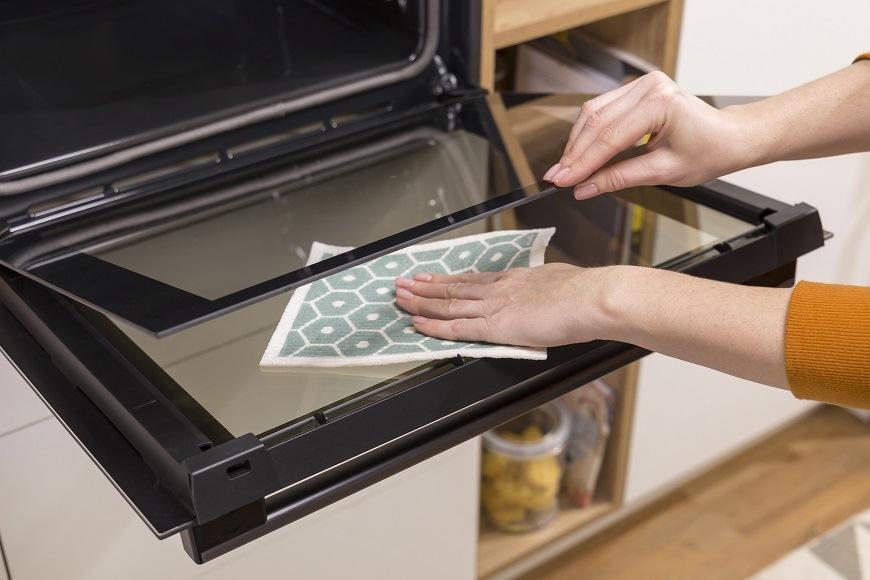 Vestavná trouba Gorenje BO6735E02BK, černá, čištění skel