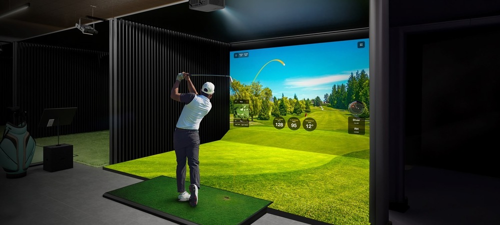 Projektor Optoma HZ147X černý Muž hrající golf na 3D projekci z Optoma HZ147X