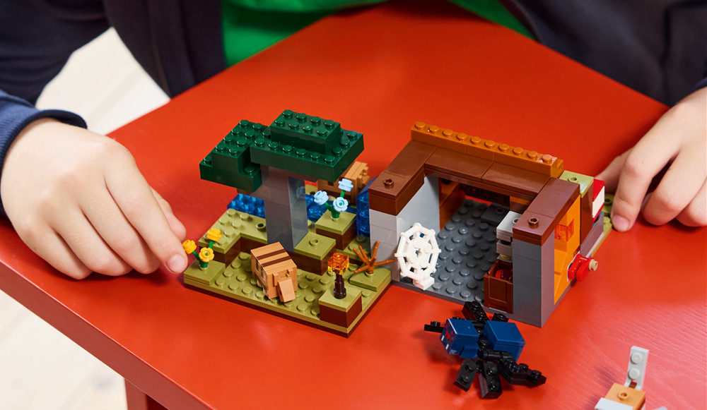 Stavebnice LEGO® Minecraft® 21269 Výprava do dolu a pásovec Model LEGO umožňuje dětem stavět, přestavovat a tvořit vlastní minecraftové světy s pomocí aplikace LEGO Builder.