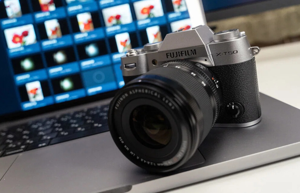 Fujifilm X-T50 umožňuje snadné sdílení pořízených materiálů