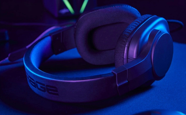 Sluchátka Hama uRage SoundZ 200 V2 připojíte přes kabel s USB konektorem