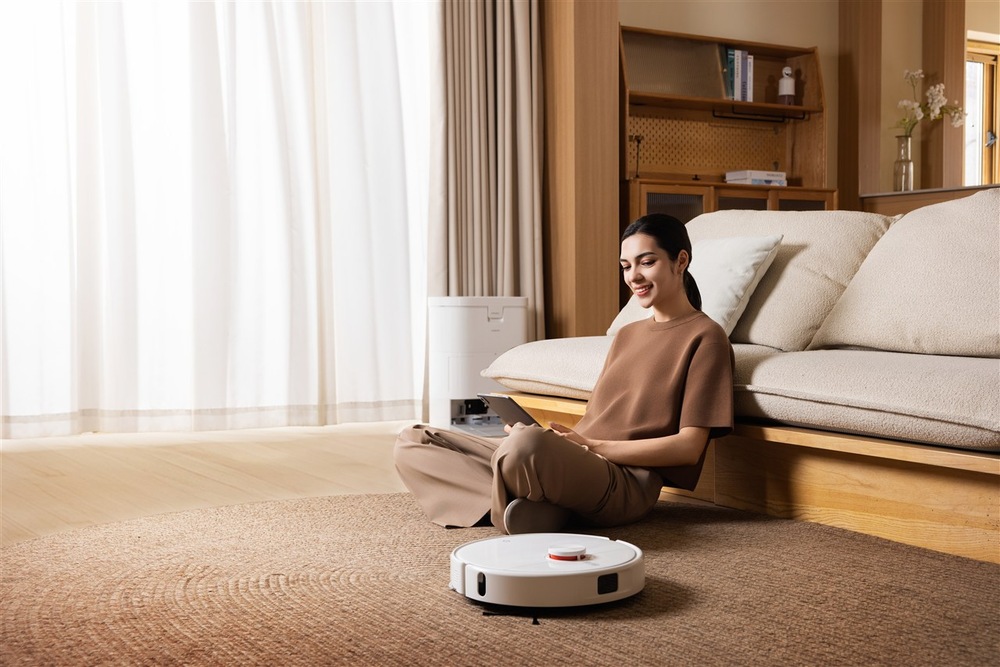 Robotický vysavač Xiaomi Vacuum H50 bílý Vysavač Xiaomi se zvedá na kobercích