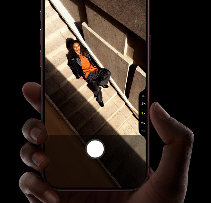 Mobilní telefon Apple iPhone 18 Pro 256 GB stříbrný Apple iPhone 18 Pro nabízí profesionální ovládací prvky