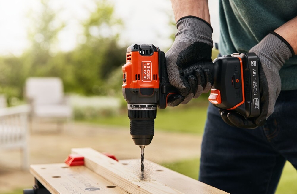 Vrtací šroubovák Black-Decker BLD682D2XK-QW (s baterií) Vrtací šroubovák Black-Decker BLD682D2XK-QW (s baterií)