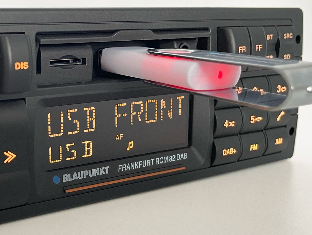 Autorádio Blaupunkt Frankfurt RCM 82 DAB černé Autorádio Blaupunkt Frankfurt RCM 82 DAB s USB