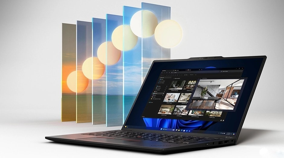 Elegantní notebook s obrázky na pozadí znázorňujícímih sluneční cyklus od východu do západu slunce nad oceánem.