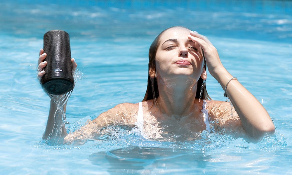 Přenosný reproduktor EarFun SP200B, černý