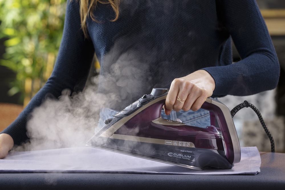 Žehlička Tefal FV6870E0 Smart Protect Plus vínová Napařovací žehlička Tefal FV6870E0 Smart Protect Plus 2800 W