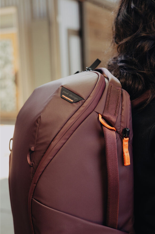 Batoh Peak Design Everyday Backpack Zip 20L (v2) vínový Batoh Peak Design Everyday Backpack Zip 20L (v2) vínový