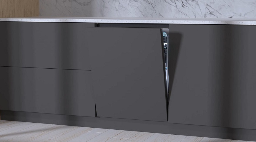 Myčka nádobí Samsung DW80H77WAI0U1 pootevřená myčka Samsung DW80H77WAI0U1 zabudovaná v šedé kuchyni
