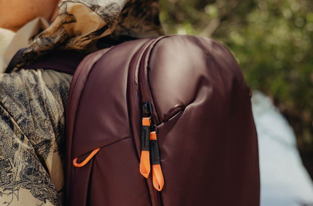 Batoh Peak Design Travel Backpack 30L vínový Batoh Peak Design Travel Backpack 30L vínový