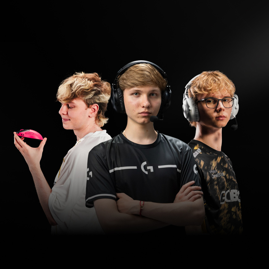 Myš Logitech G PRO X3 SUPERSTRIKE černá Tři e-sport hráči s periferiemi Logitech, přičemž jeden drží myš Logitech G PRO X3 Superstrike