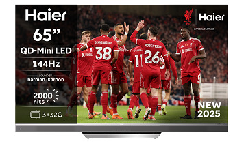 Televize Haier H65M95EUX s fotbalem na obrazovce
