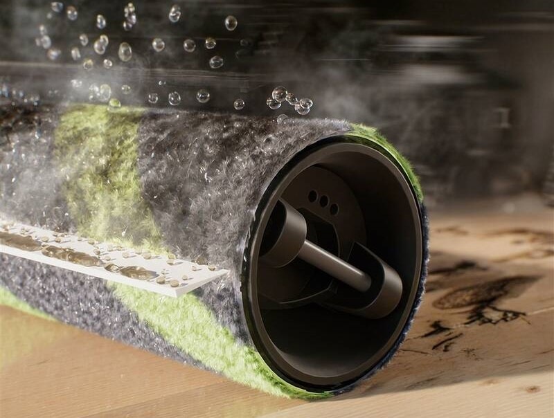Robotický vysavač iRobot Roomba Max 775 Combo + AutoWash dock černý Mopovací válec robota iRobot Roomba Max 775 Combo + AutoWash dock se průběžně omývá horkou vodou, ale se špinavá voda nedostala zpět na podlahu.