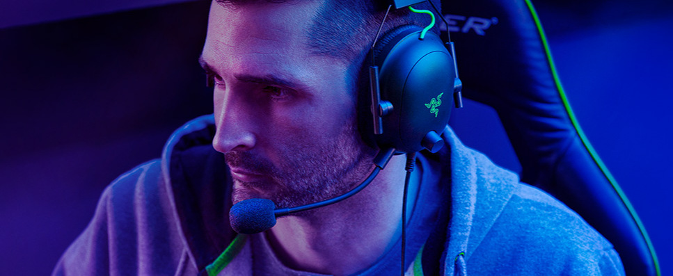 Headset Razer BlackShark V2 + USB Mic Enhancer černý
