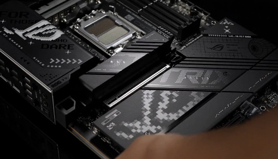 Základní deska Asus ROG Strix X870E-E GAMING WIFI