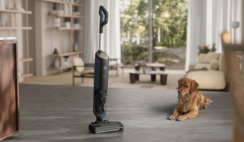 Tyčový vysavač Electrolux 800 Wet&Dry EW81U3DB Tyčový vysavač Electrolux 800 Wet&Dry EW81U3DB
