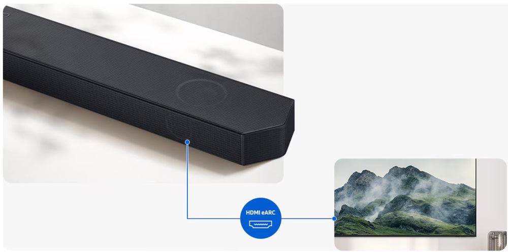 Soundbar Samsung HW-Q930H černý připojení soundbaru Samsung přes HDMI eARC. Je vidět část televize s obrazem hor, kam se da soundbar připojit