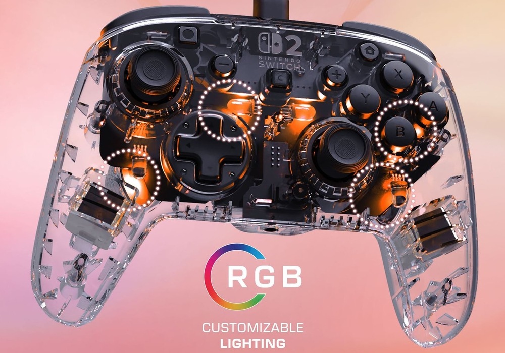 Originální průhledná konstrukce gamepadu Turtle Beach Afterglow Wired RGB zvýrazňuje přednastavený RGB režim.