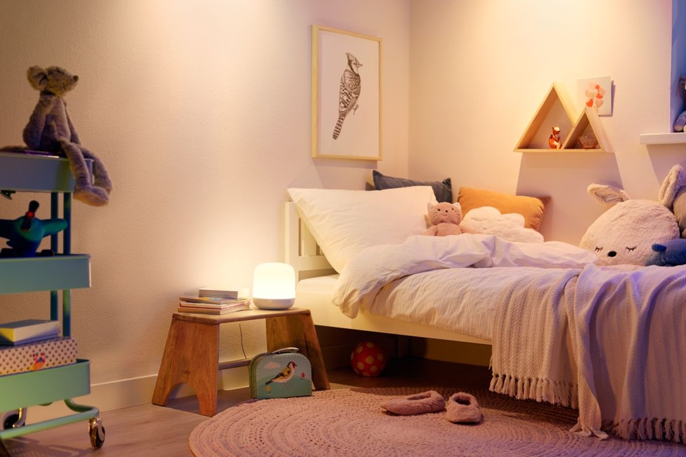 Chytrá žárovka Philips Smart LED 7W, E27, jantarové sklo, Tunable White