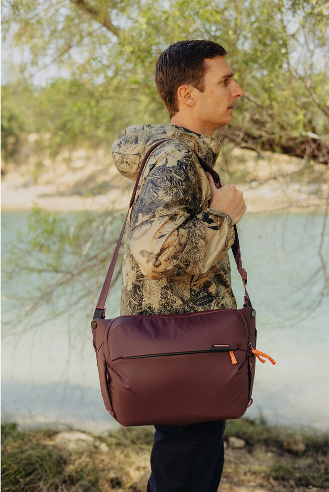 Brašna Peak Design Everyday Sling 10L (v2) vínová Brašna Peak Design Everyday Sling 10L (v2) vínová