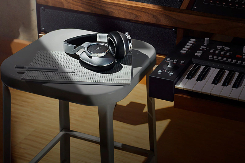 Sluchátka AKG N700NC stříbrná
