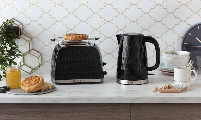 Rychlovarná konvice RUSSELL HOBBS 26051-70 Honeycomb Black Rychlovarná konvice RUSSELL HOBBS 26051-70 Honeycomb Black