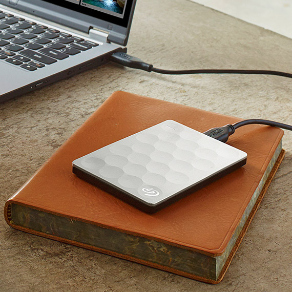 Externí pevný disk 2,5" Seagate BackUp Plus Ultra Slim 2 TB/USB 3.0/ zlatý Externí pevný disk 2,5" Seagate BackUp Plus Ultra Slim 2 TB/USB 3.0/ zlatý