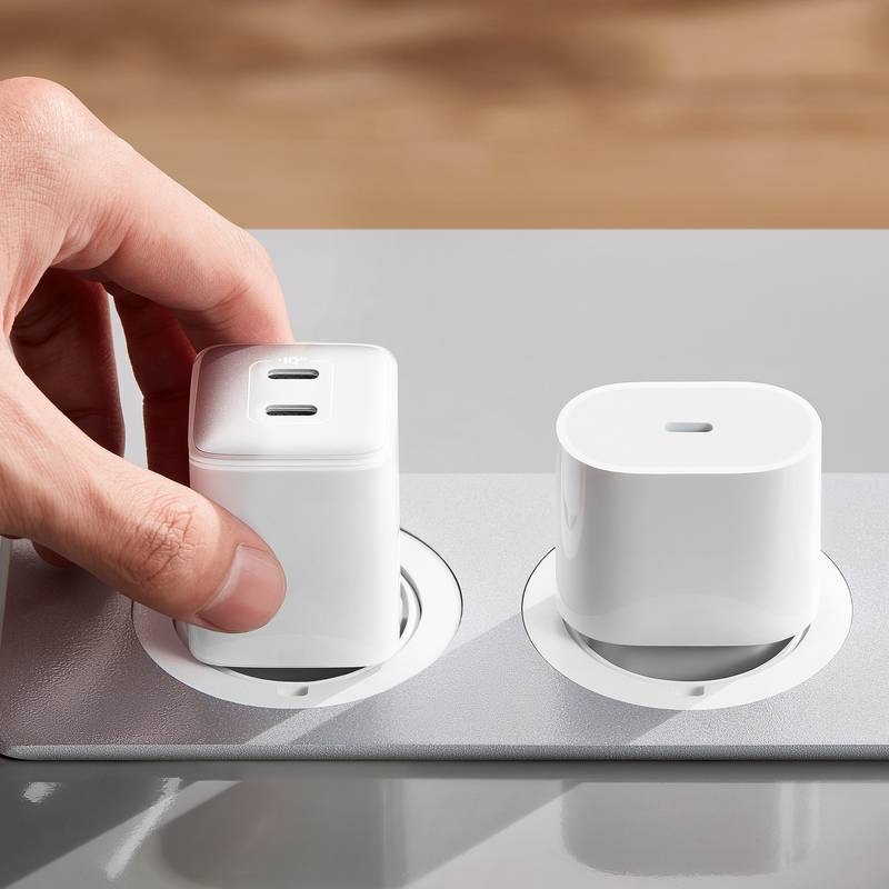 Nabíječka do sítě Anker PowerPort III 40W, 2x USB-C bílá