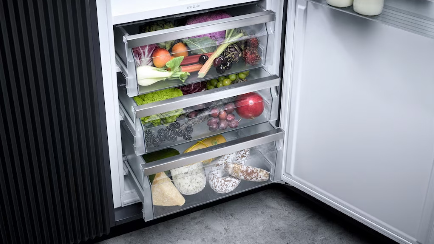 Pohled na otevřenou zásuvku PerfectFresh Pro se zeleninou