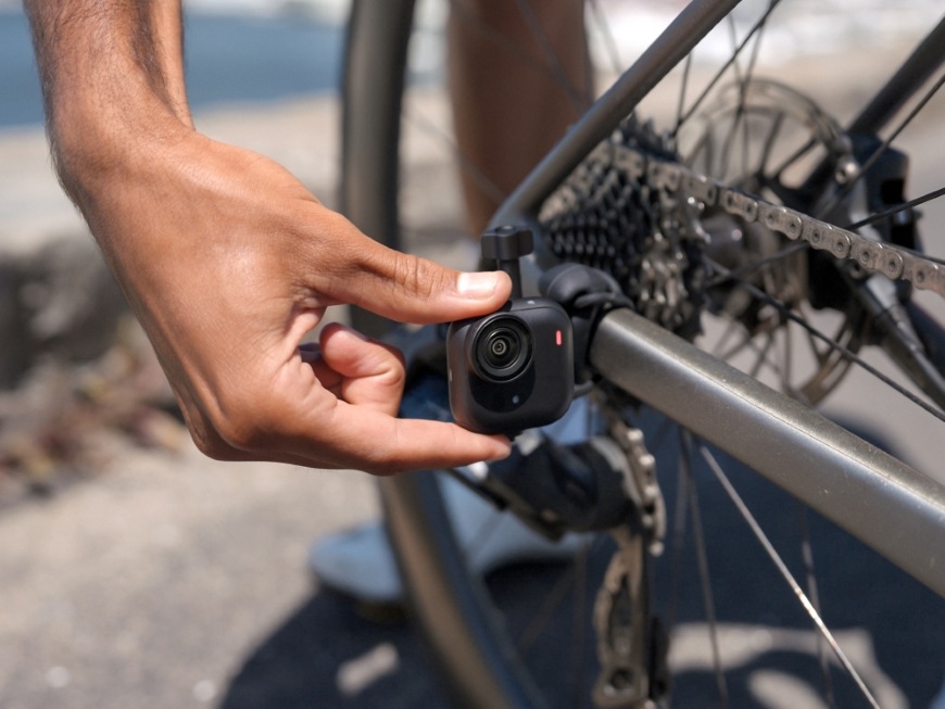 Insta360 GO Ultra Tadej Pogačar Edition podporuje paměťové karty
