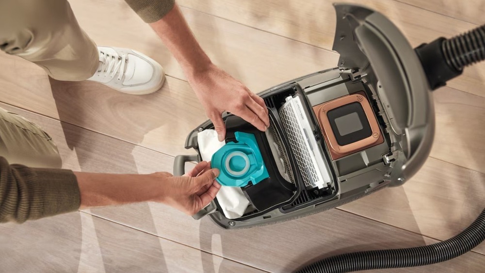 Podlahový vysavač Miele Guard L1 Comfort titanový