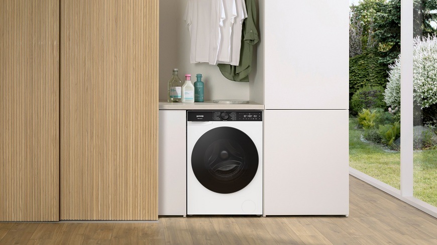 pračka Gorenje WS674A v místnosti