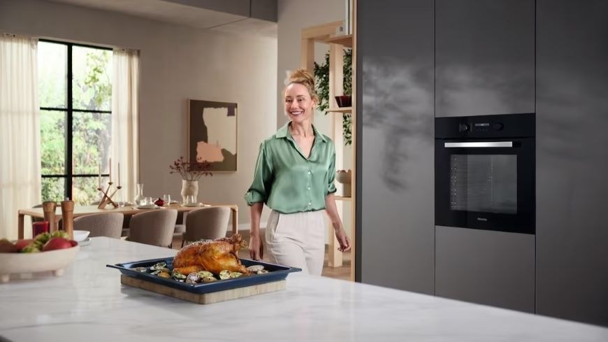 Trouba Miele H 2467 BP černá Trouba Miele H 2467 BP černá