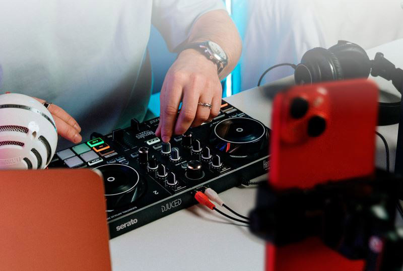 Mixážní pult Hercules DJControl Inpulse 200 Mk3