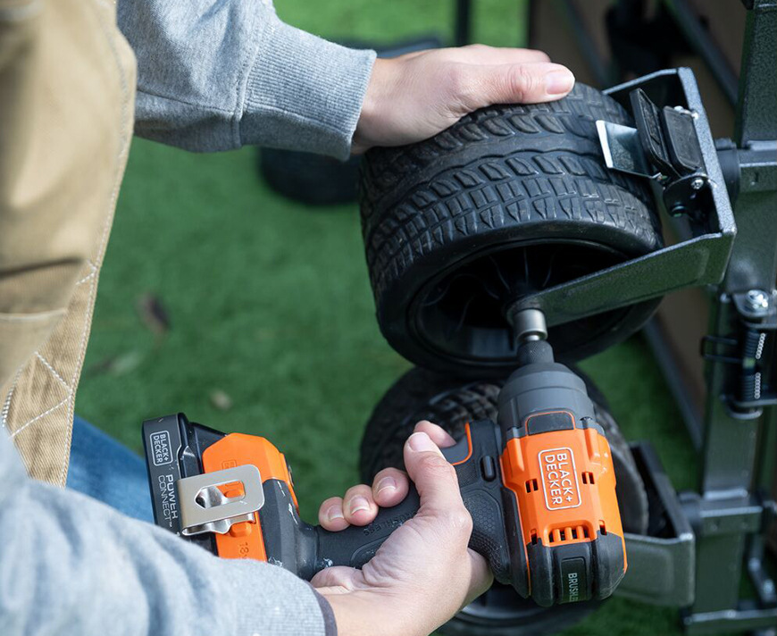 Utahovák rázový Black-Decker BLIM78E1K-QW (s baterií) Utahovák rázový Black-Decker BLIM78E1K-QW (s baterií)