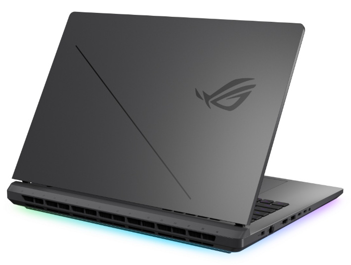 Zadní pohled na Asus ROG Strix G18 s větracími otvory, porty a lištou Aura Sync
