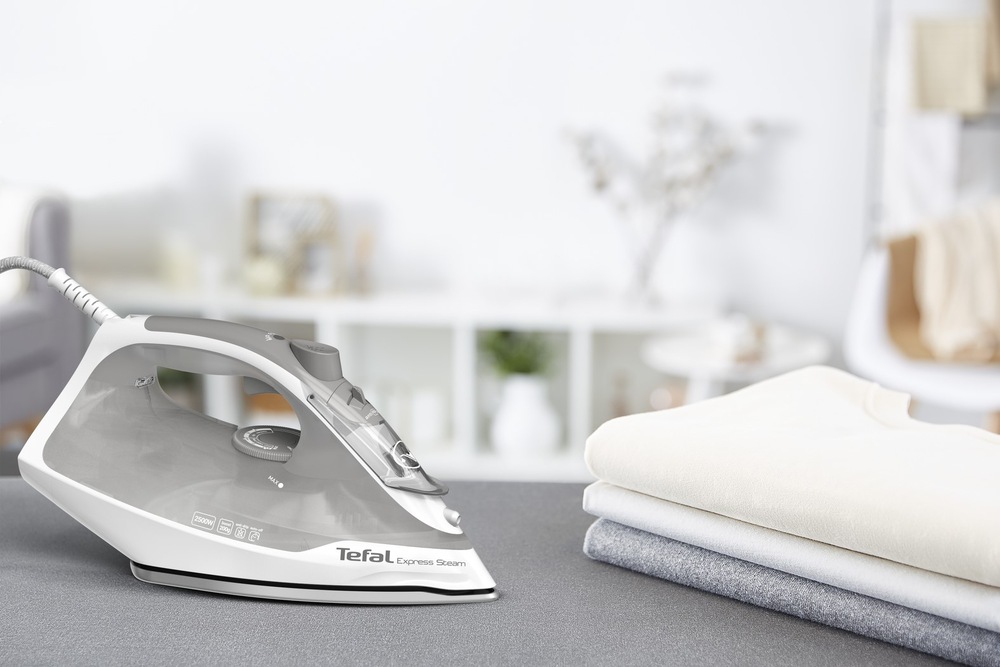 Žehlička Tefal Express Steam FV2863E1