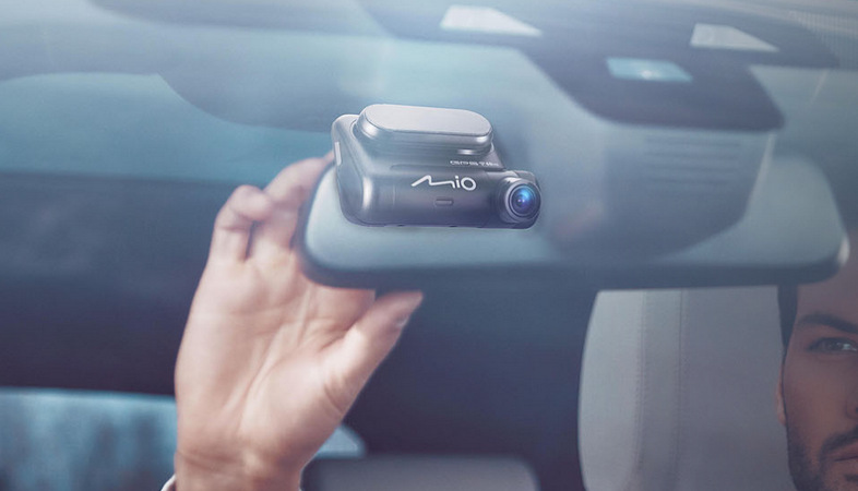 Autokamera Mio MiVue 846 Wi-Fi + kamera MiVue A50 + nabíječka MiVue SmartBox III