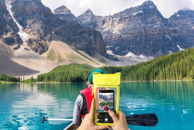 Pouzdro na mobil sportovní Celly Splash Bag voděodolné na 6,5" žluté