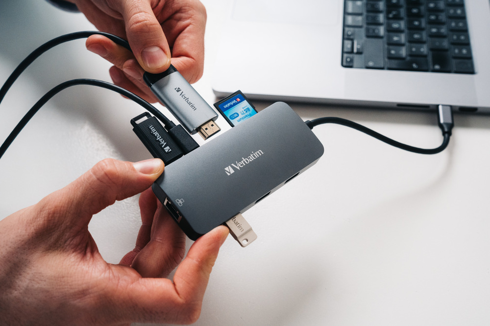 USB Hub Verbatim USB-C Pro Multiport 9 Port stříbrný USB Hub Verbatim USB-C Pro Multiport 9 Port stříbrný