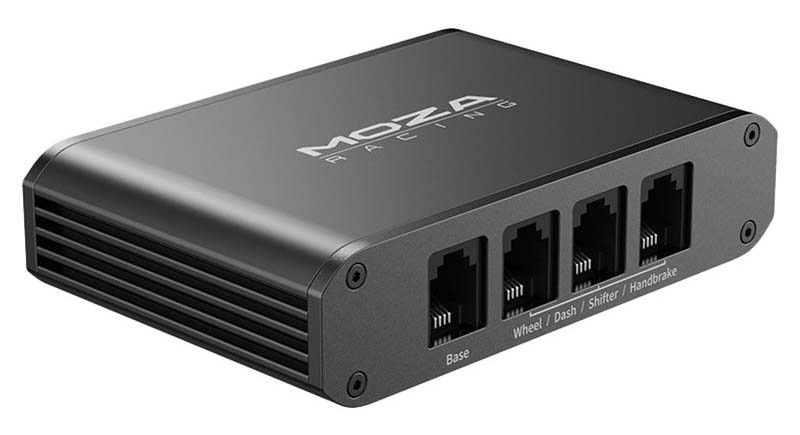 Adaptét Moza Racing Universal HUB v černé barvě.