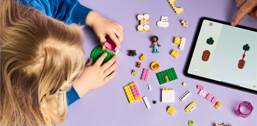 Stavebnice se 66 dílky usnadňuje začátky malým stavitelům a aplikace LEGO Builder jim pomáhá při stavění.