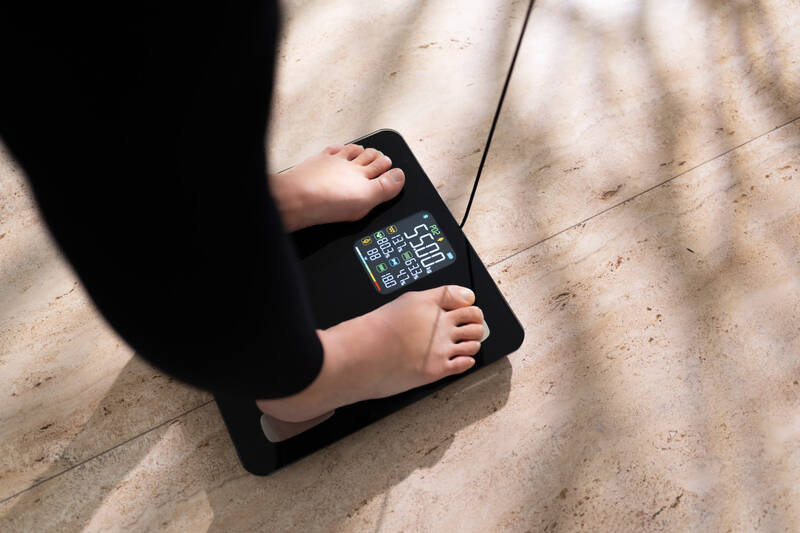 Osobní váha TrueLife FitScale W8 BT Black černá Osobní váha TrueLife FitScale W8 BT Black černá