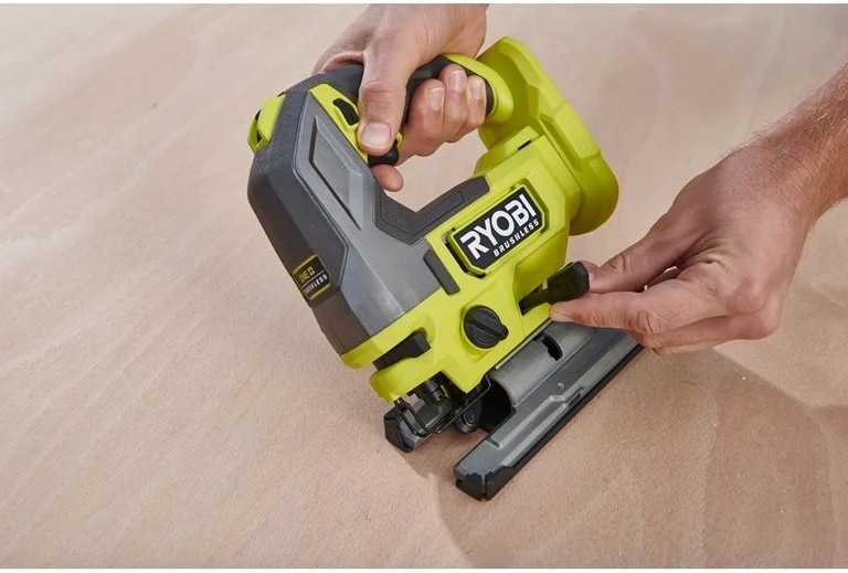 Přímočará pila Ryobi ONE+ RJS18BL-0 (bez baterie) Systém upínání pilových plátků