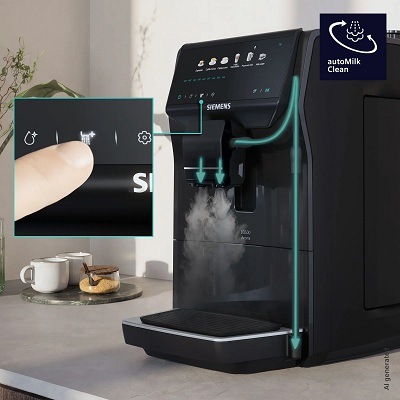 Kávovar Siemens TP551E09 párou pročištuje kávové výpustě