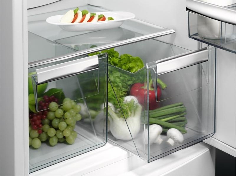 Chladnička s mrazničkou AEG Mastery FlexiShelf SCE818D3LC bílá