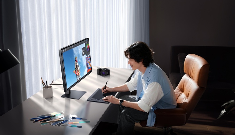 Monitor Xiaomi A27Qi černý Jas 300 nitů udržuje čitelný a ostrý obraz i v jasném prostředí bez nutnosti neustálého upravování nastavení.